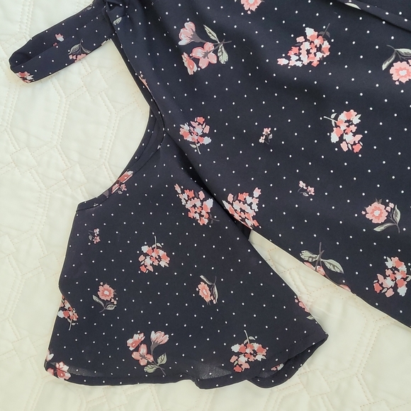 Black Floral Off the Shoulder Top Sz XS - Picture 2 of 8